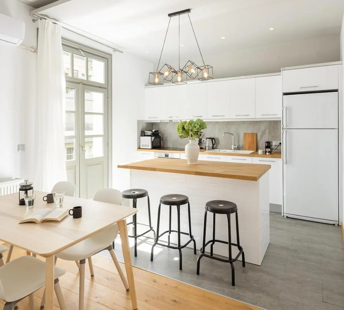 Innovative Upscale 2-Br Flat In Premium Location Thessaloniki
